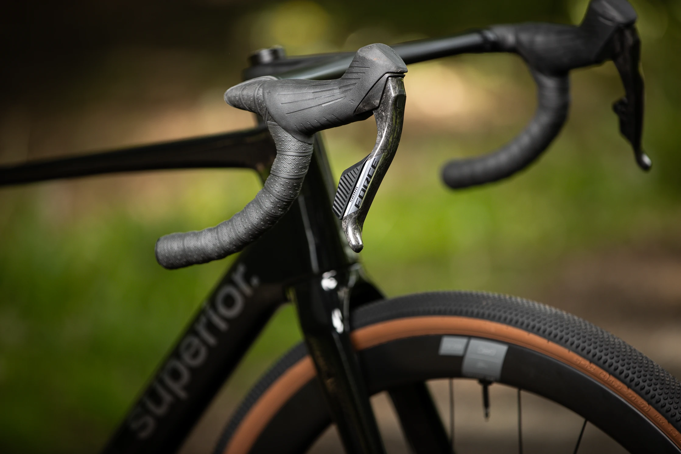 SUPERIOR XR 9.8 GR / Matte Carbon/Gloss Black / 700Cx58cm (XL)