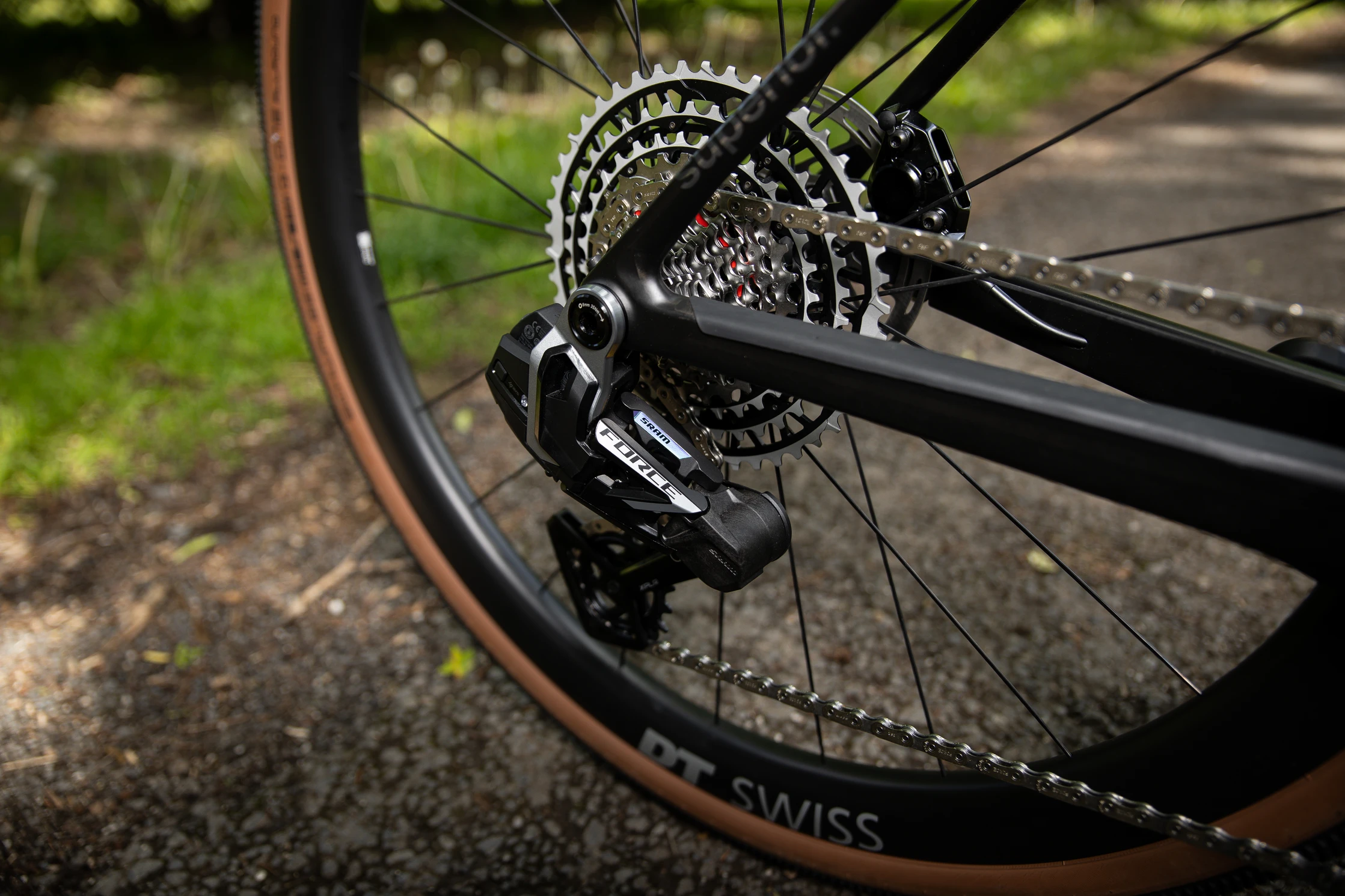 SUPERIOR XR 9.8 GR / Matte Carbon/Gloss Black / 700Cx58cm (XL)