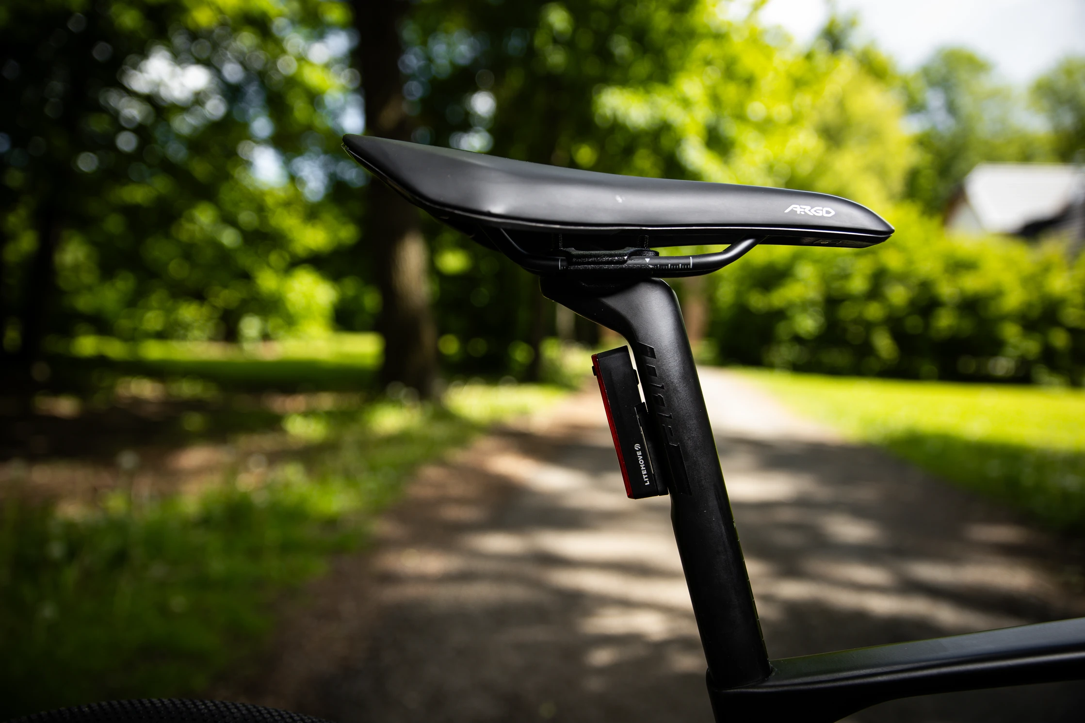 SUPERIOR XR 9.8 GR / Matte Carbon/Gloss Black / 700Cx58cm (XL)