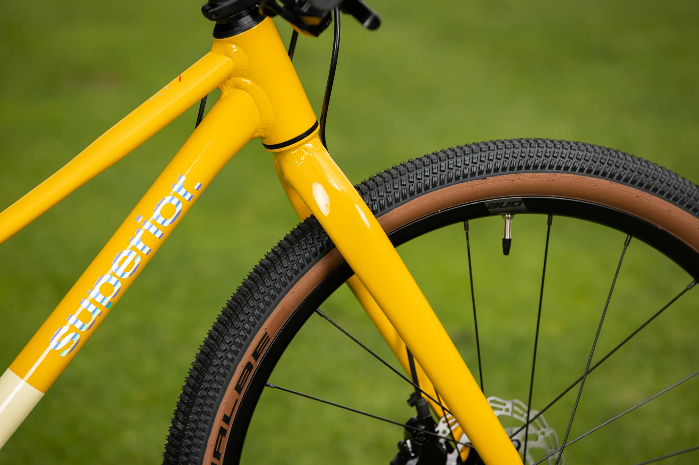 Superior F.L.Y. 24 / Gloss Yellow / 11.0"